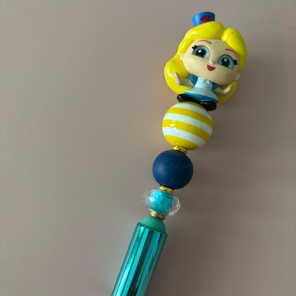 Disney Doorables: Alice in Wonderland: Alice with hat handmade beaded pen